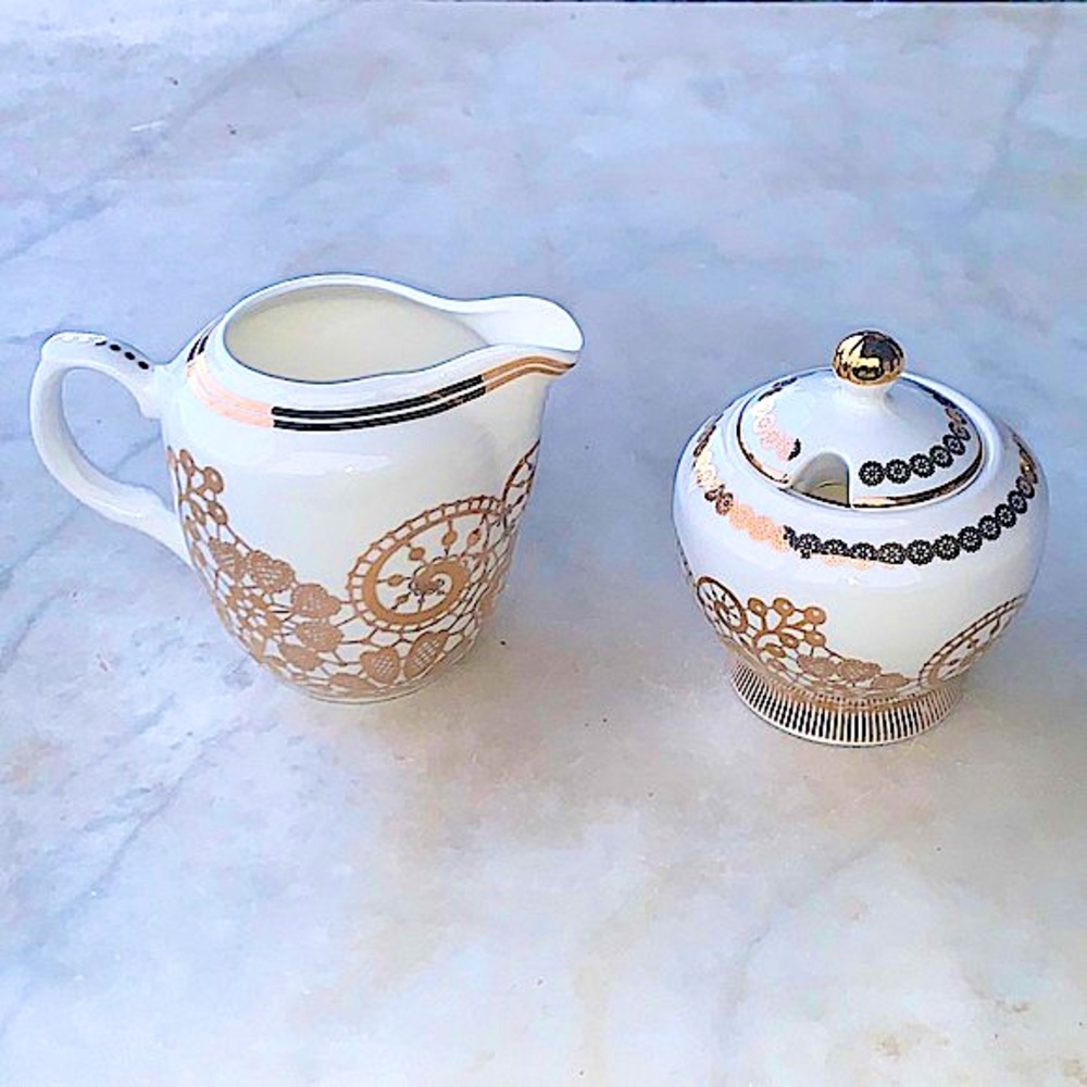 GRACE’S TEAWARE CREAMER & SUGAR BOWL SET WHITE METALLIC GOLD LACE BERRY NEW